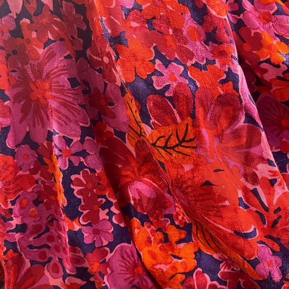 Sezane ABÉLIA BLOUSE. Last picture is from the website of the blouse styled. - Picture 4 of 5